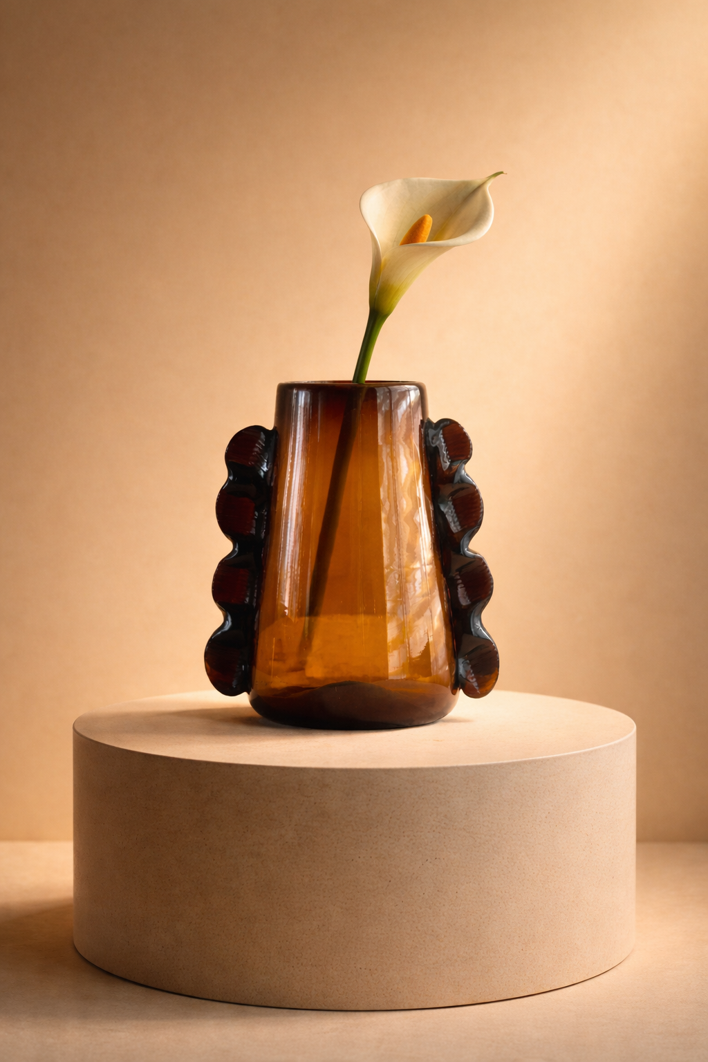 Betta Vase Amber by MESO: 9" H. x 6" D. / 2.4 L / 81.15 oz