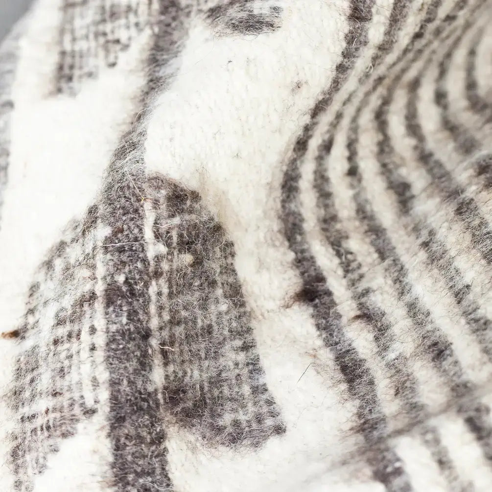 Selene Momo Blanket: Grey / Cayenne