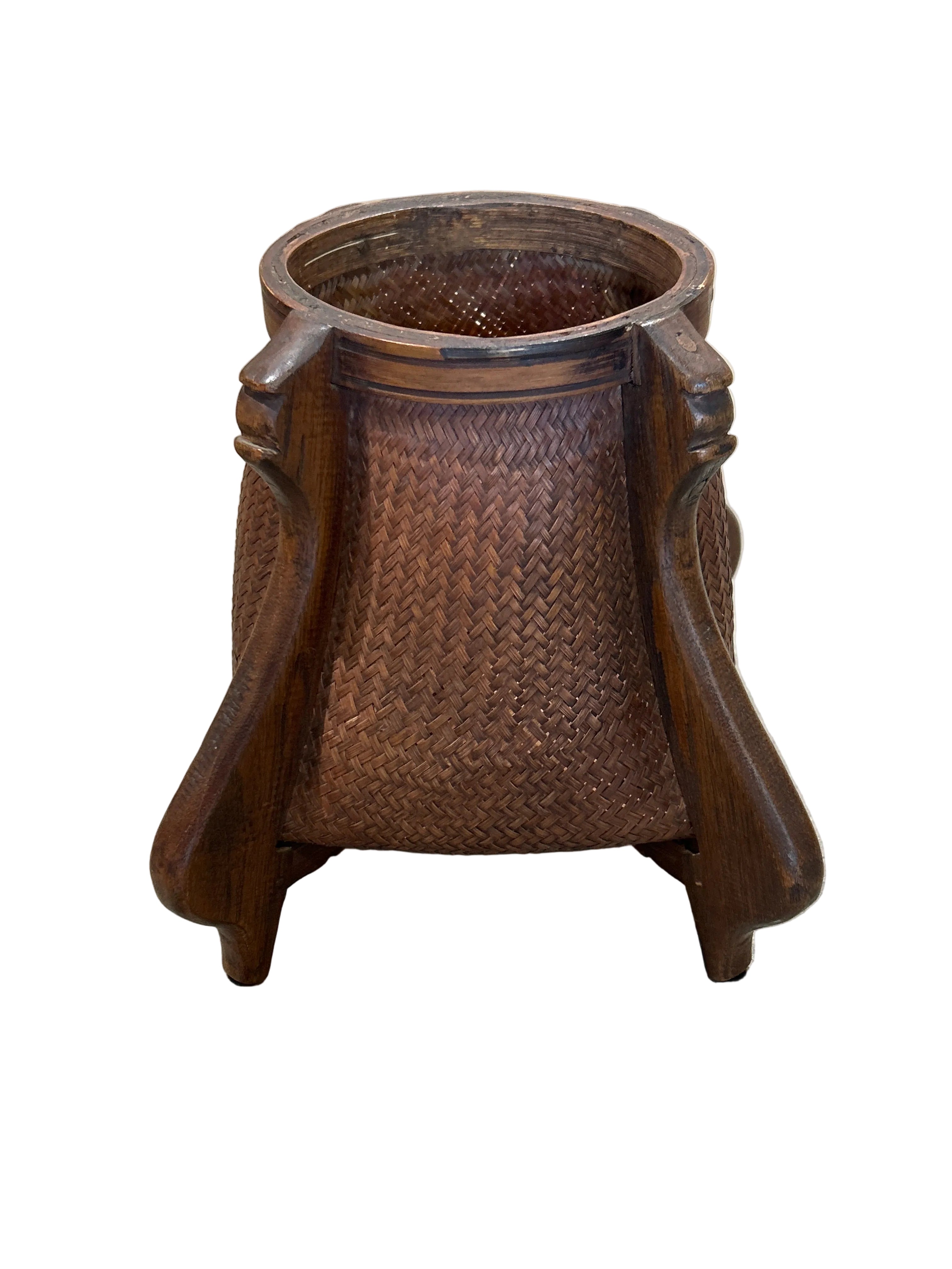 ANTIQUE BASKET WITH 4 LEGS.