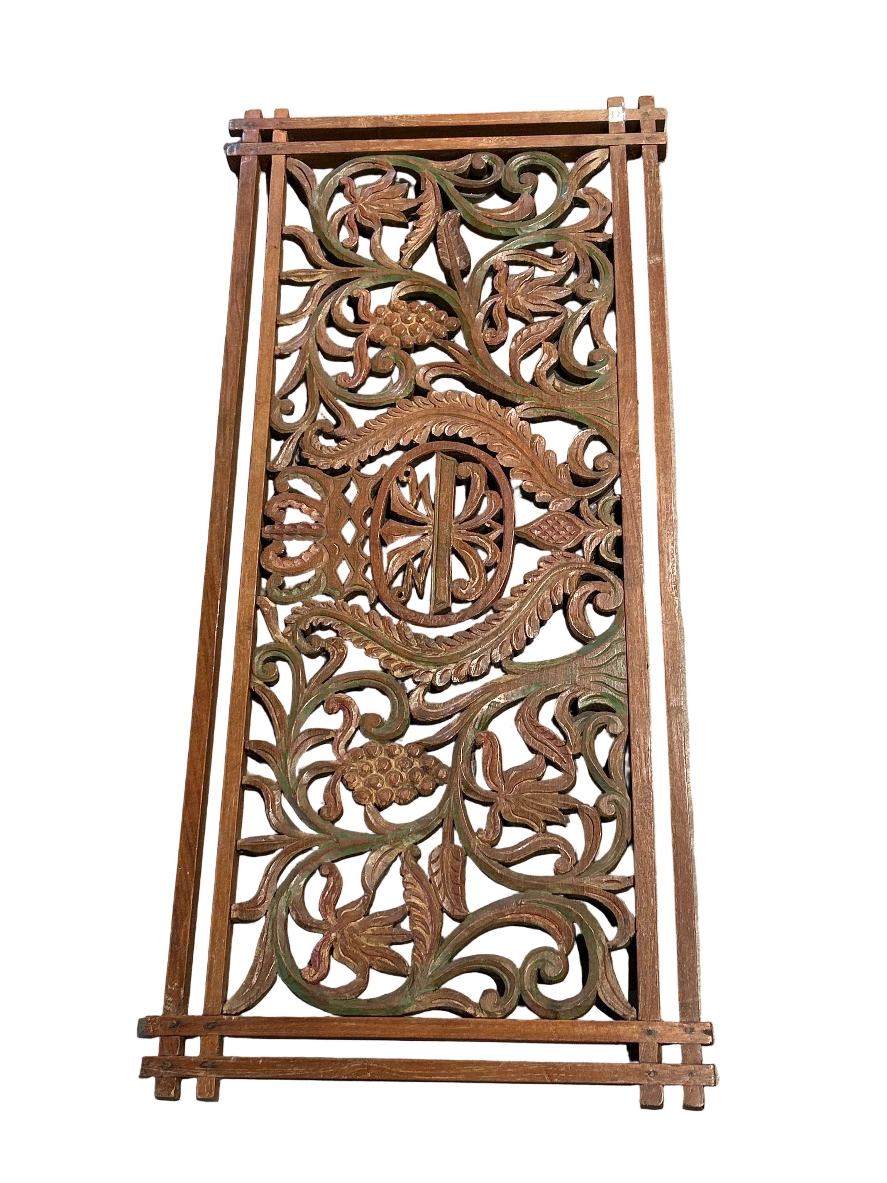 ANTIQUE WINDOW TRANSOM / VENTILATION PANEL.