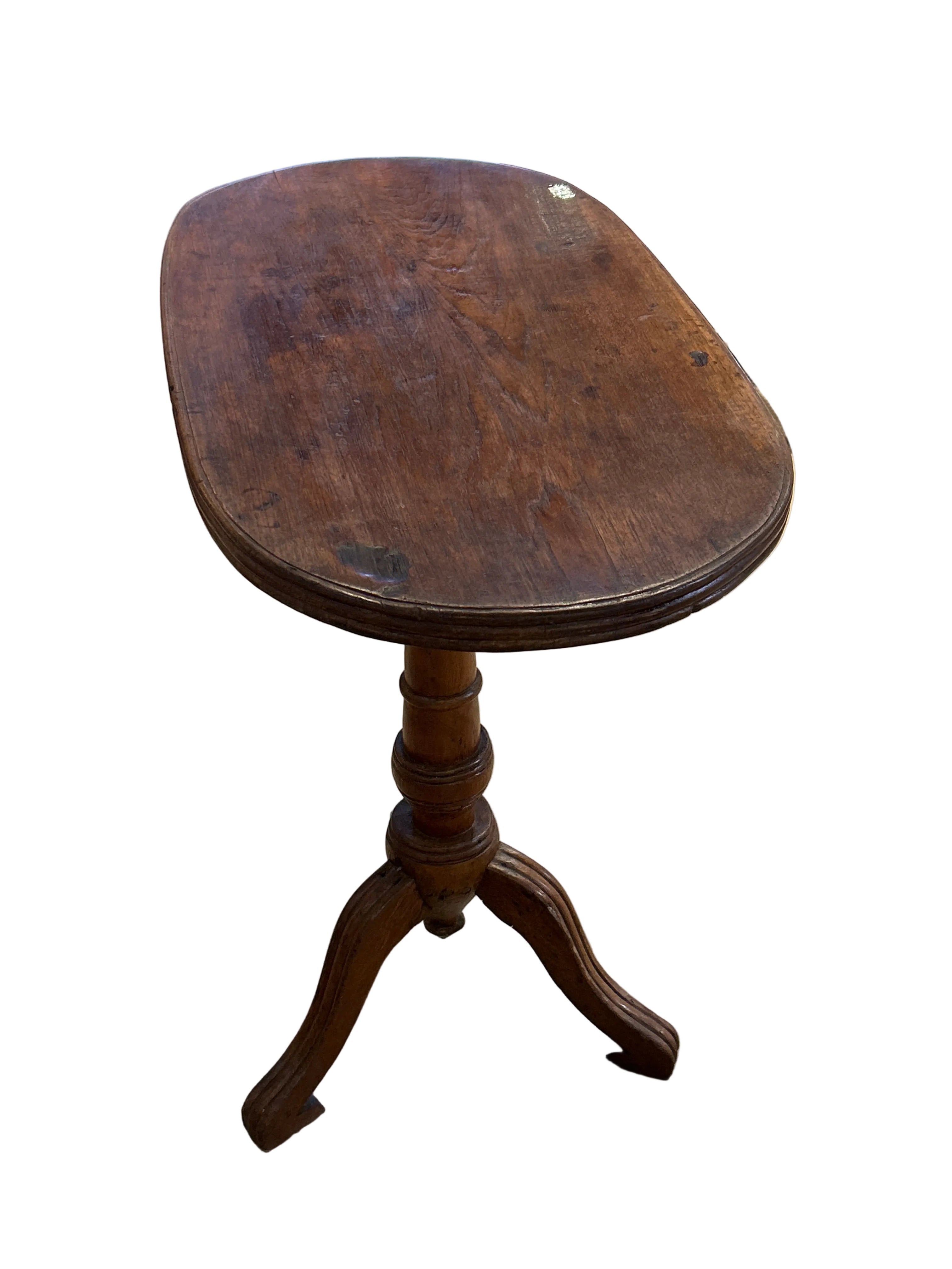 ANTIQUE OVAL OCCASIONAL TABLE.