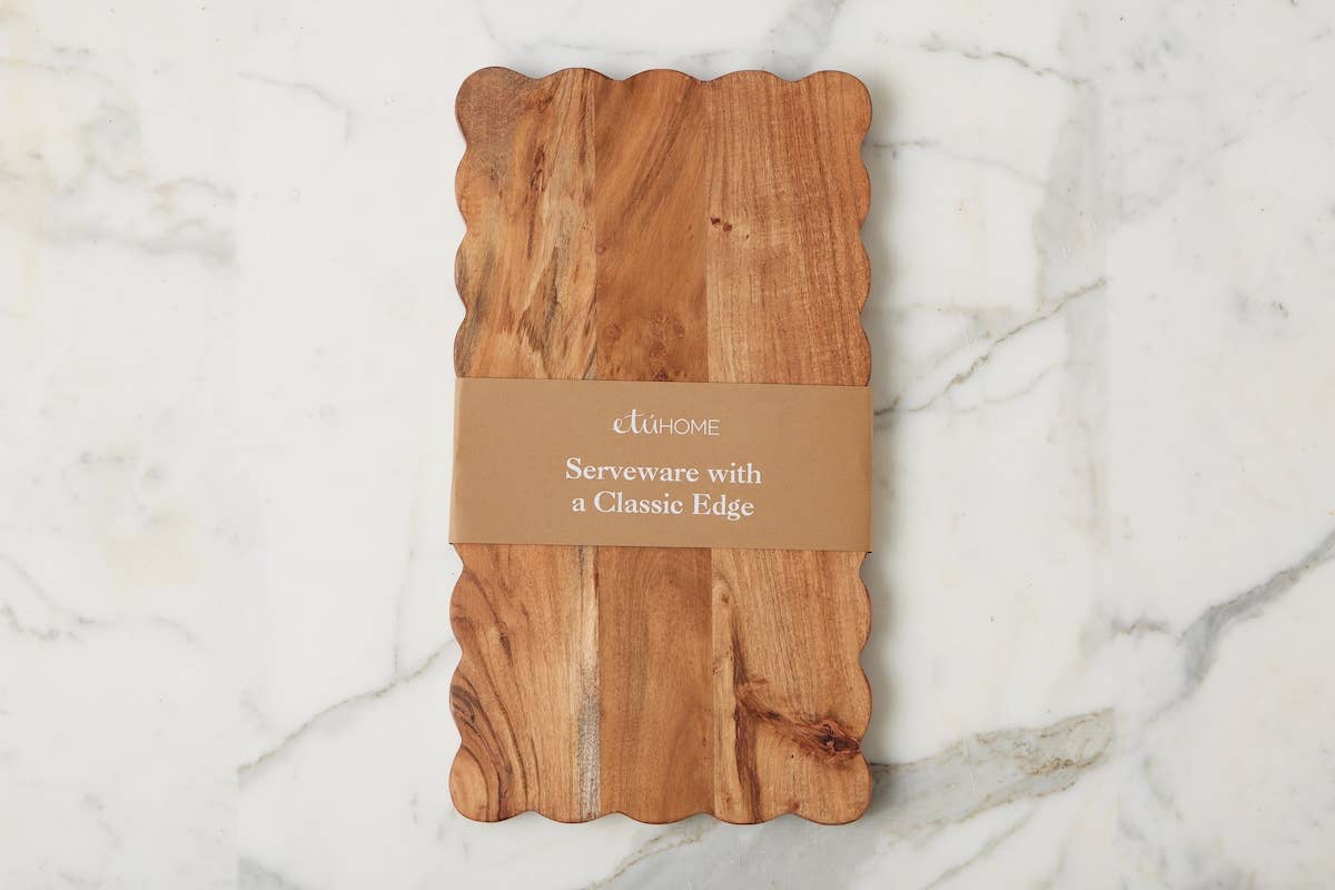 Scalloped Cutting Board, Medium Rectangle Plank
