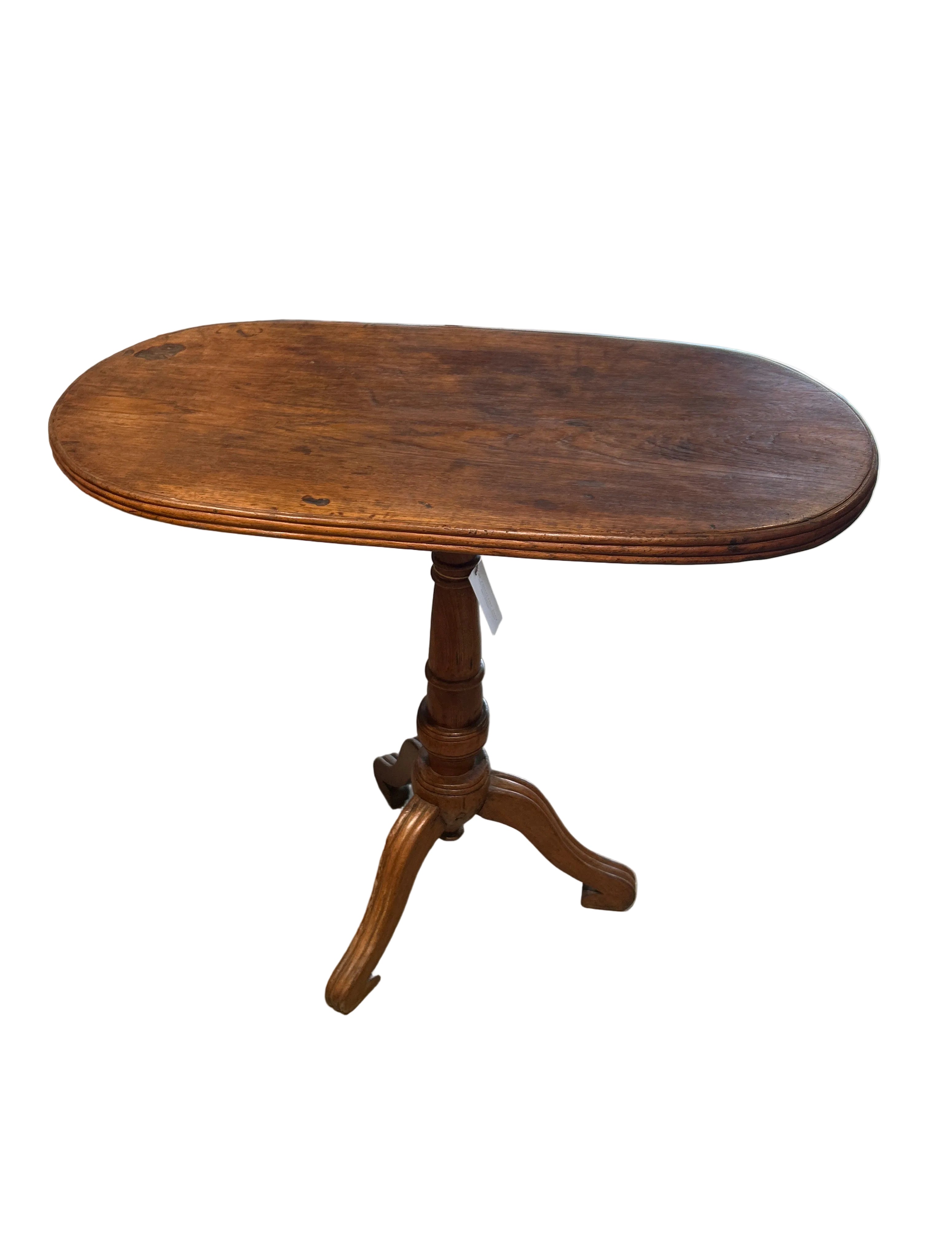 ANTIQUE OVAL OCCASIONAL TABLE.