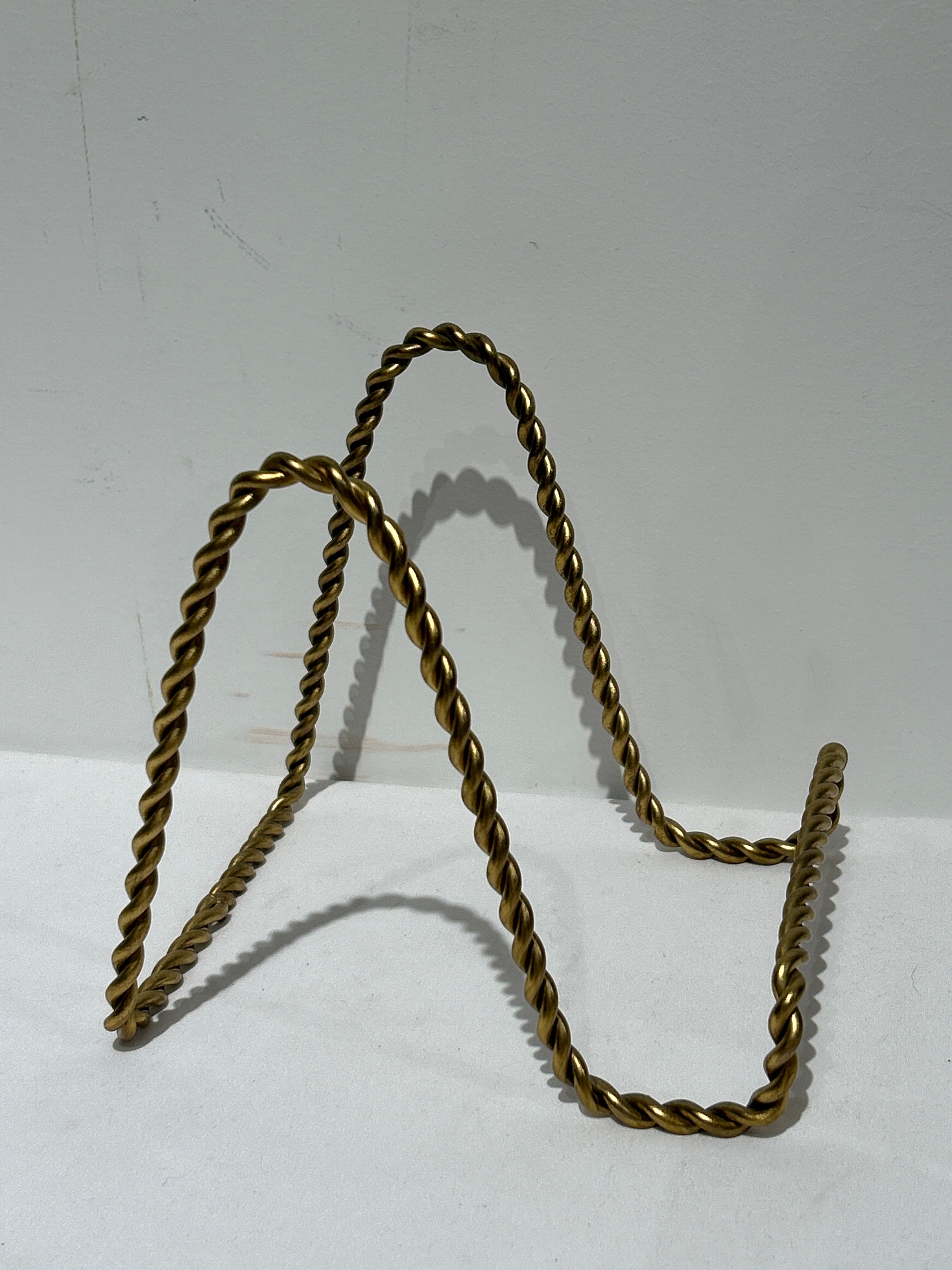 Vintage twisted easel