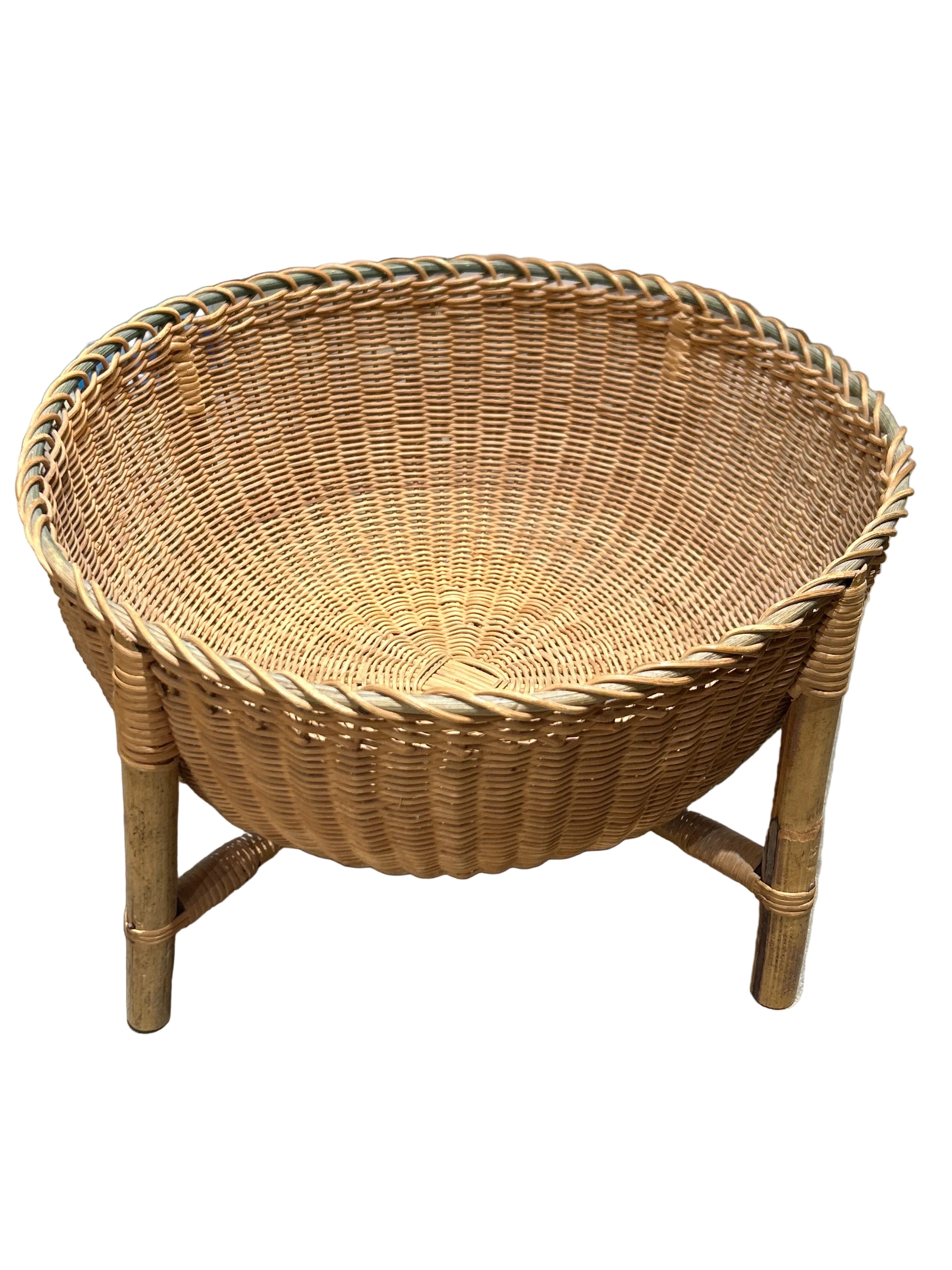 Vintage four-legged wicker basket with lid