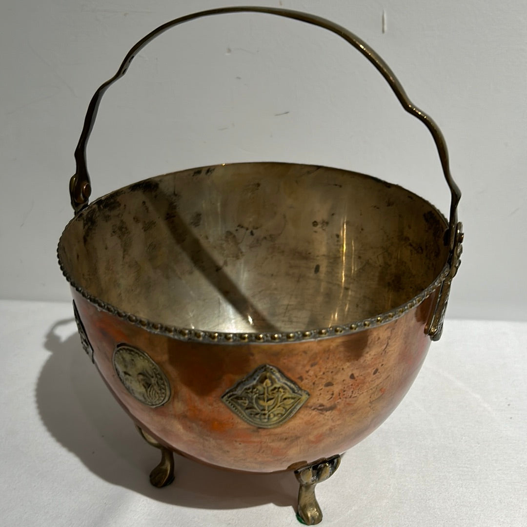 Vintage copper footed pot with handle