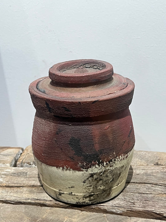 Ceramic pot with lid