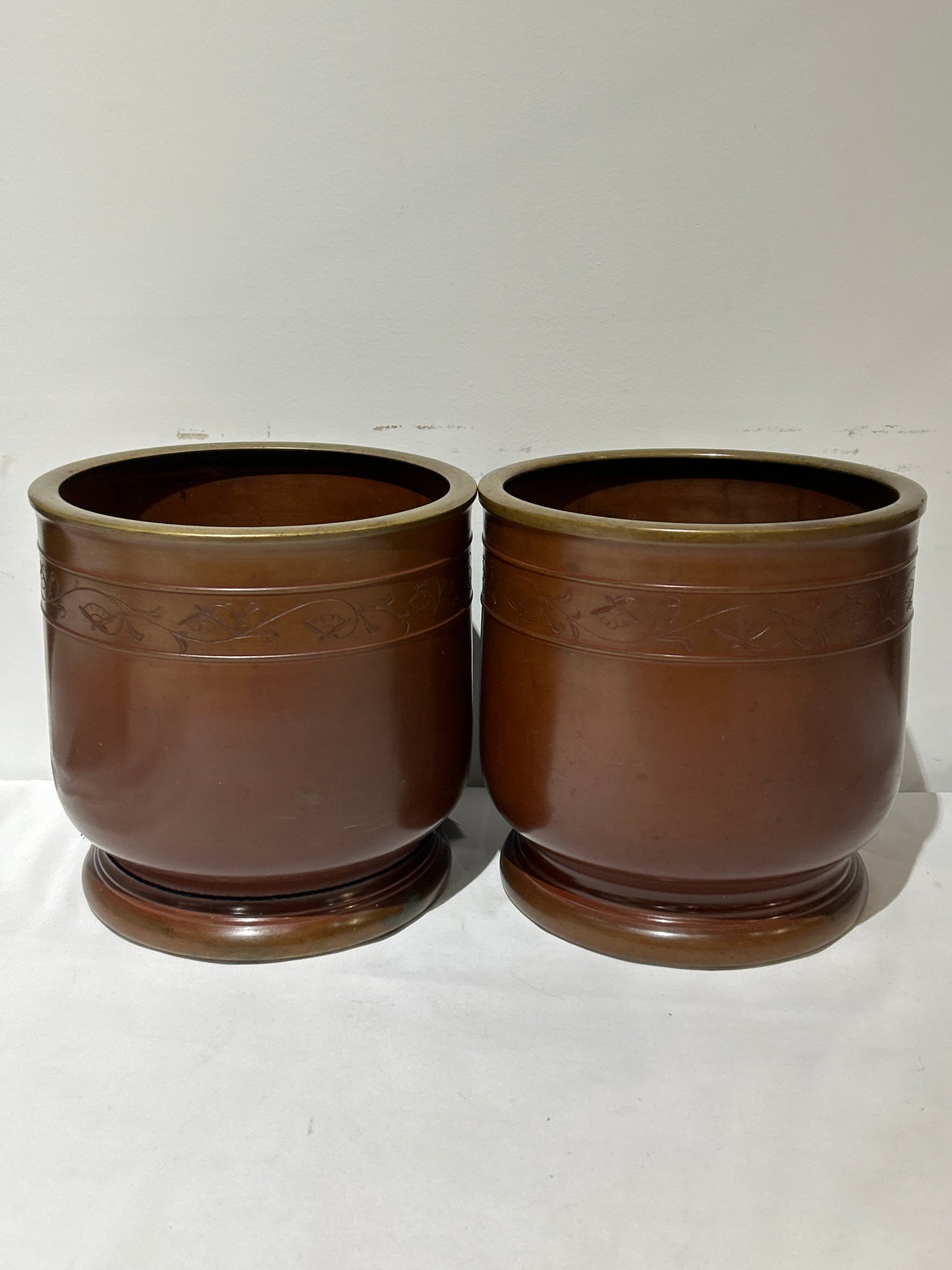 PAIR OF HIBACHI WITH A BAND OF INCISED FLORAL MOTIFS