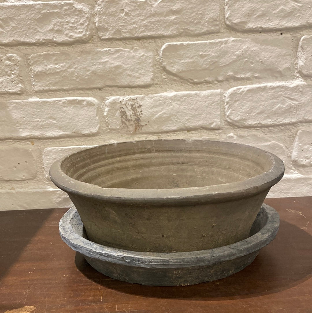 Black terracotta pot w/ saucer