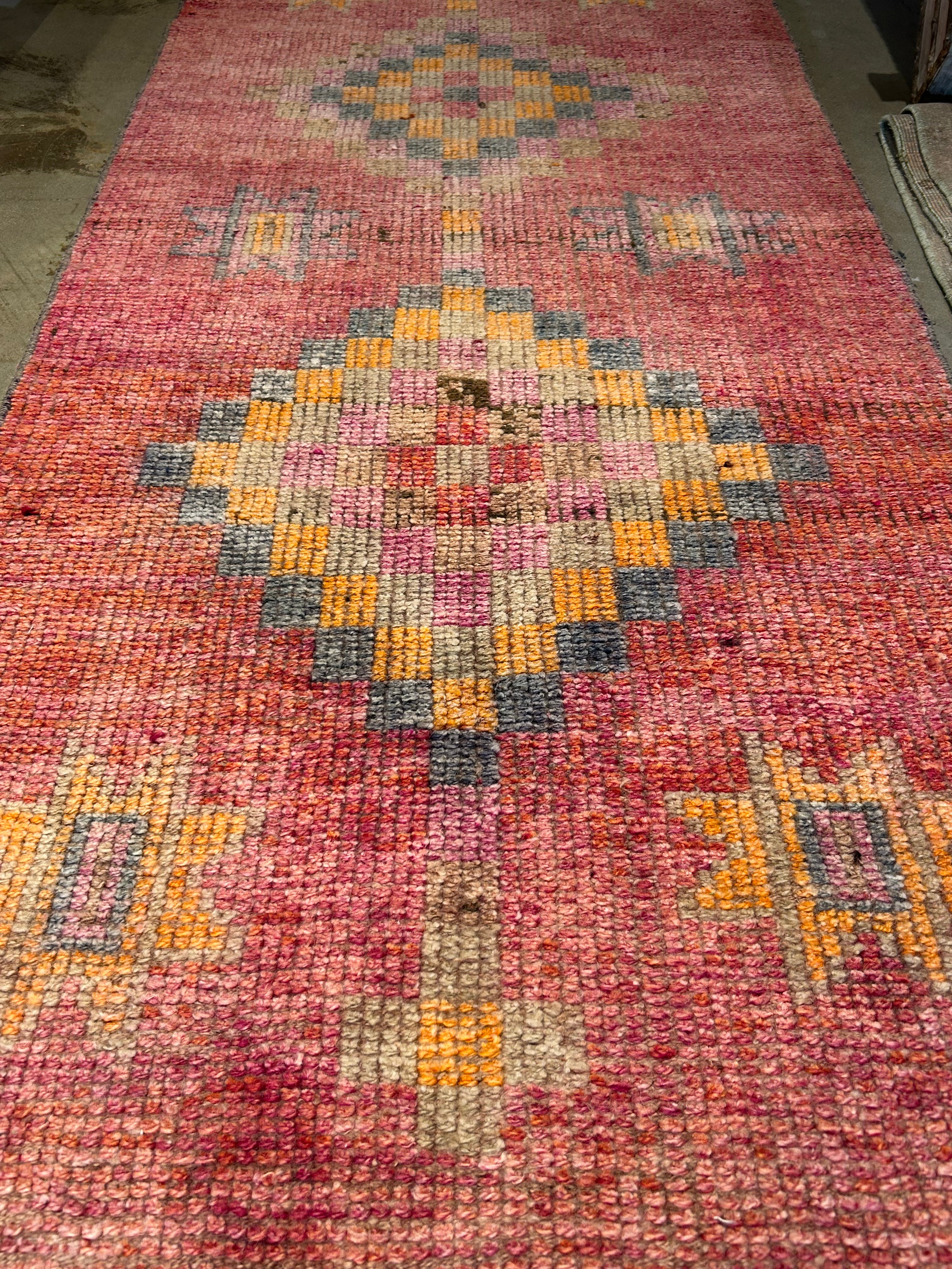 Vintage pink runner with diamond pattern