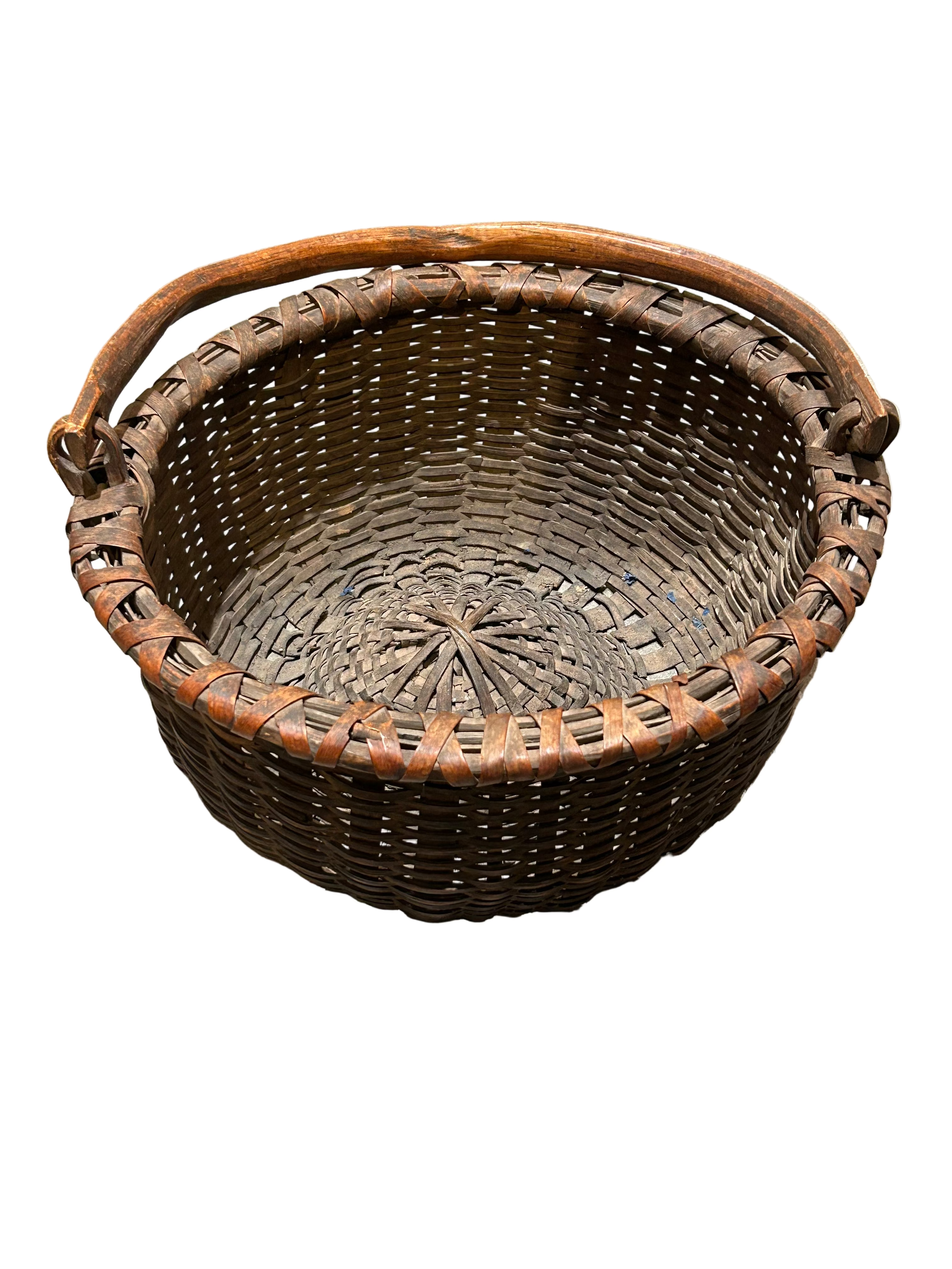 Vintage set of nesting baskets