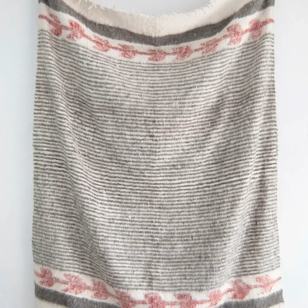 Selene Momo Blanket: Grey / Cayenne