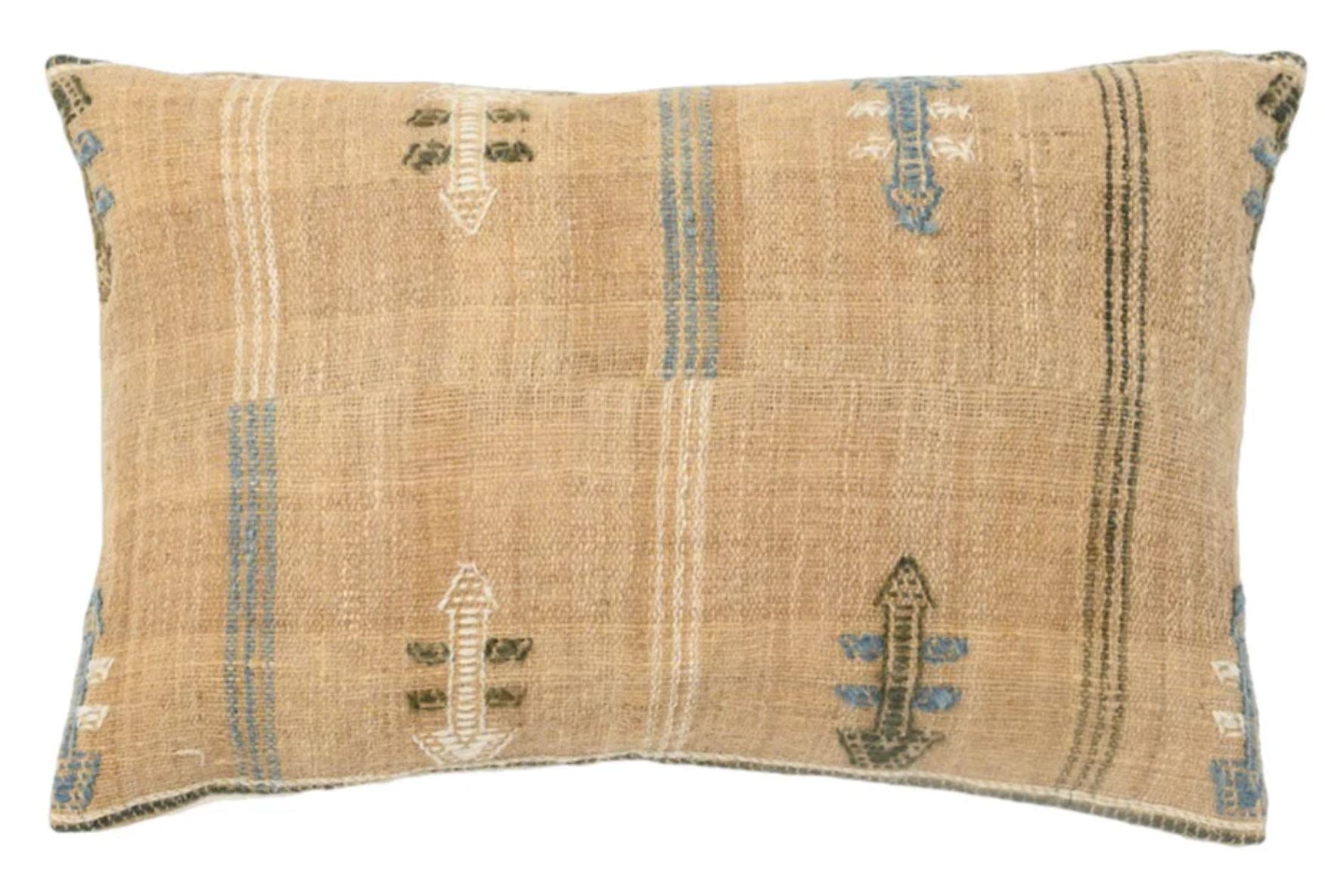 Akriti Sand 14" x 20" Wool With Insert