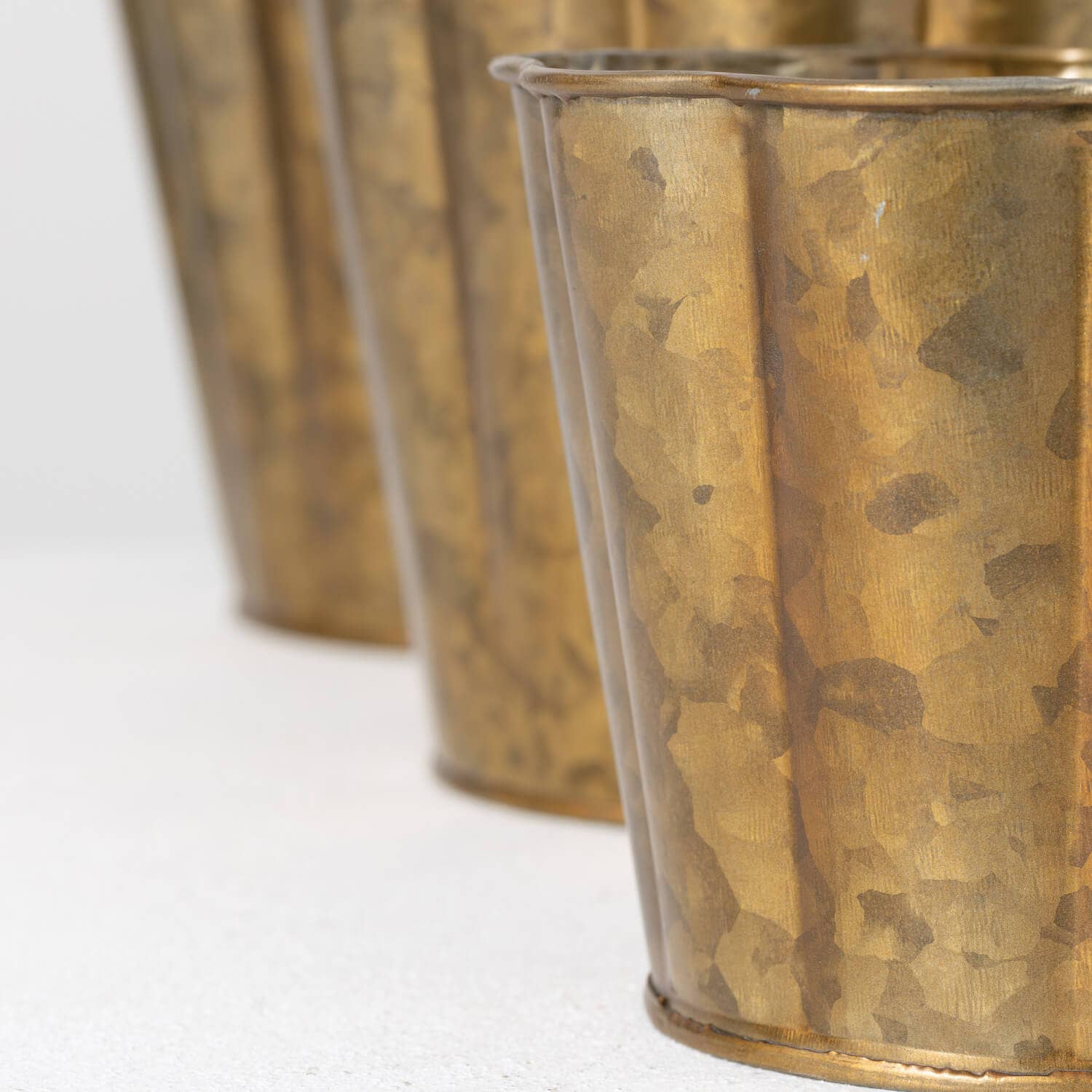 SCALLOPED METAL POT small